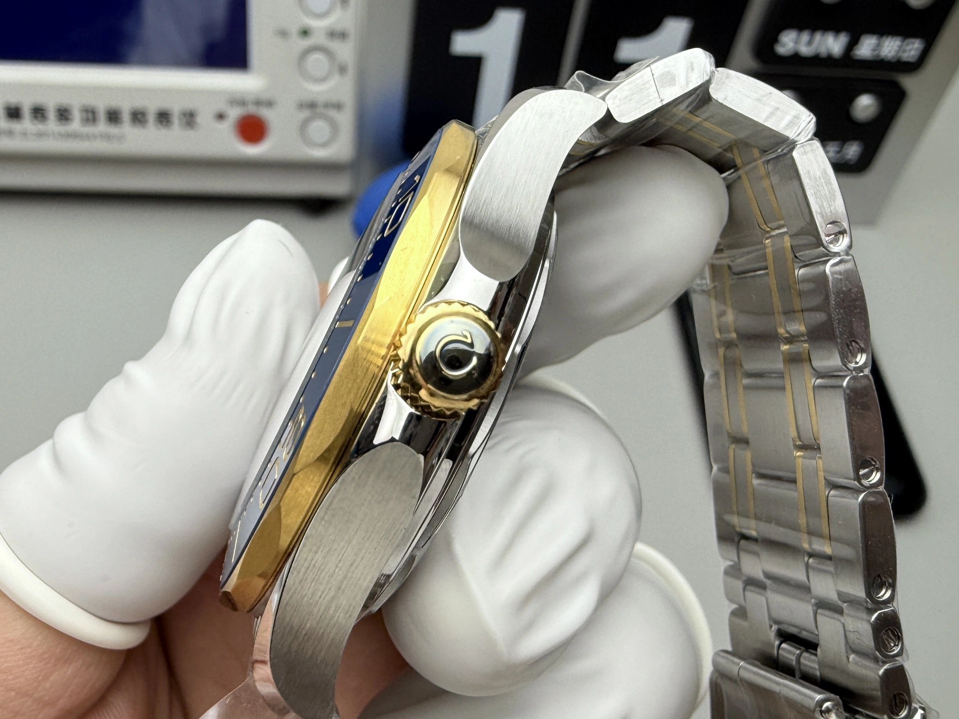 Vibrant CBD Factory Omega Seamaster Diver 300M 42mm Two-Tone Yellow Gold Blue Dial (210.20.42.20.03.001) 1:1 Super Clone -DD8800 Movement 283